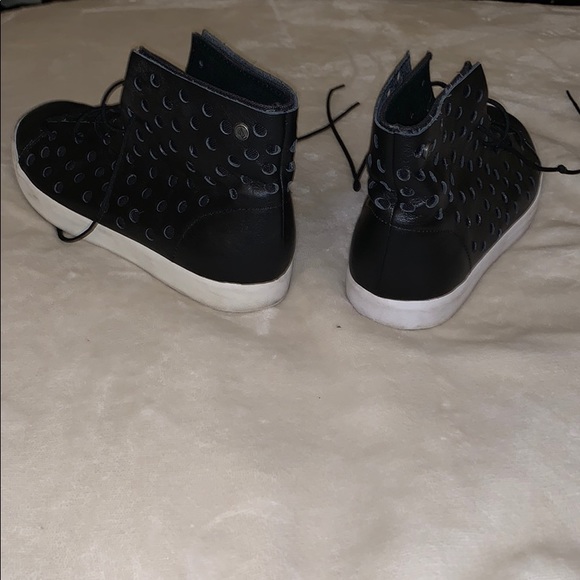 Volcom Women’s Buzz Fashion Hightop Sneakers - Picture 4 of 6